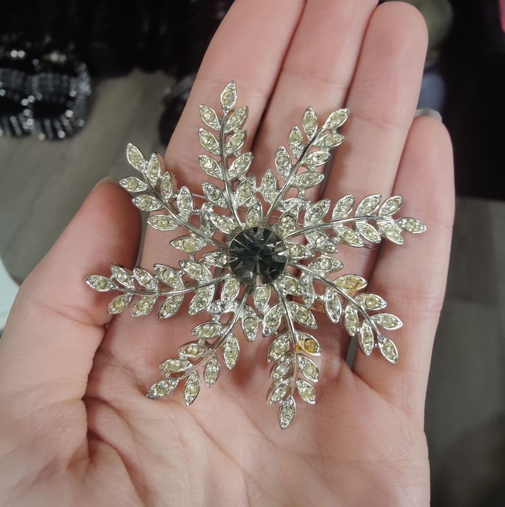 1963 Sarah Coventry Vintage Evening Snowflake Pin Brooch Signed Silver Tone